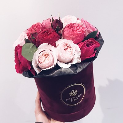 Пионовидные розы в шляпной коробке #2