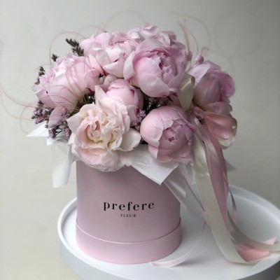 Peony in a hat box Pink