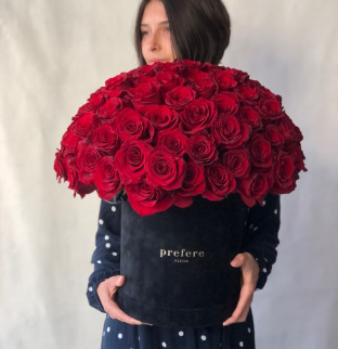 101 červených růží v kloboukové krabici 