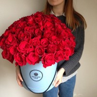 101 červených růží v kloboukové krabici 