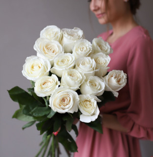 Kytice 15 bílých růží