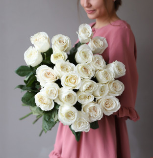 25 bílých růží