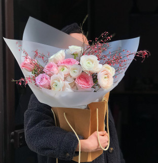 Ranunculus (Pryskyřník) a růže
