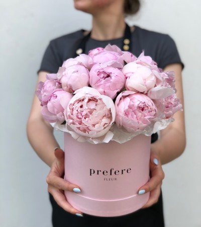Peony in a hat box