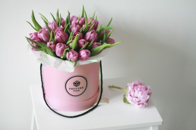 Тюльпаны в шляпной коробке Pink