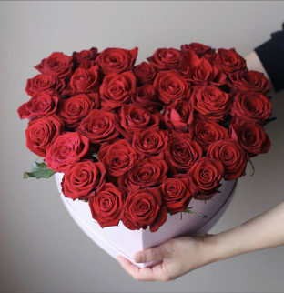 Klasické rudé růže v krabici 39 ks