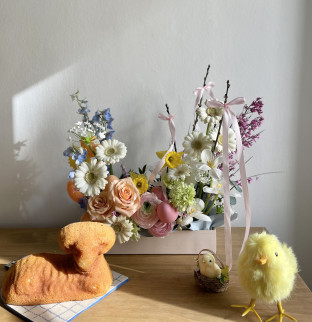 Easter flower decoration and lamb
