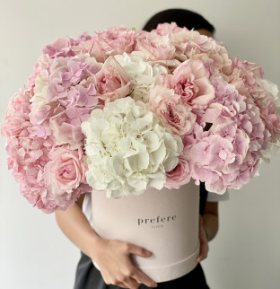 Bouquet of hydrangeas and roses in a box