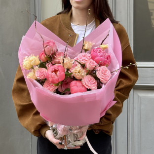 Kytice "Pivoňky a růže"