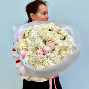 Duo bouquet "Peony and hydrengea"