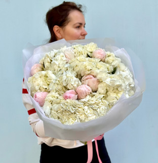 Duo bouquet "Peony and hydrengea"
