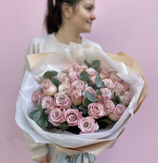 25 pink roses