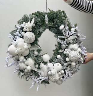 Christmas wreath - White