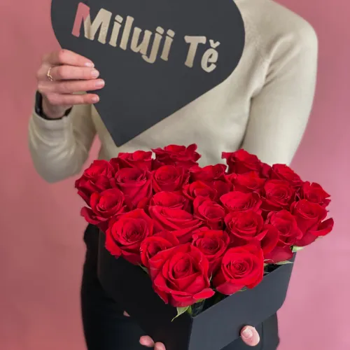 Red roses in a box Miluji tě Red roses in a box Miluji tě