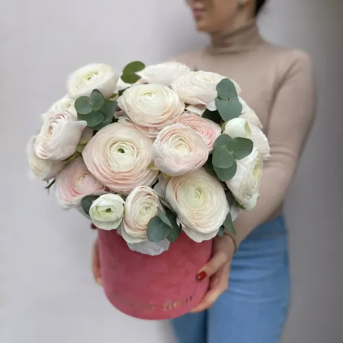 Ranunculus in a hat box Pink Ranunculus in a hat box Pink