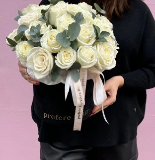 White roses in hat box Black