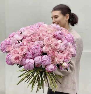 Kytice XXL pivoňky , růže a ranunculus 