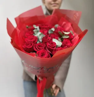 Kytice růží s eukalyptem a nápisem Kytice růží s eukalyptem a nápisem