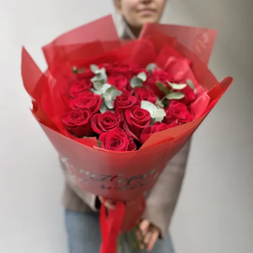 Kytice růží s eukalyptem a nápisem Kytice růží s eukalyptem a nápisem