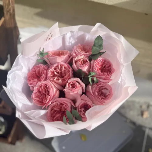 Пионовидные розы Pink Expression и эвкалипт Пионовидные розы Pink Expression и эвкалипт