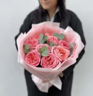 Peony roses Pink Expression a eucalyptus 