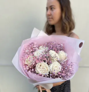 Kytice "Růže a gypsophila"