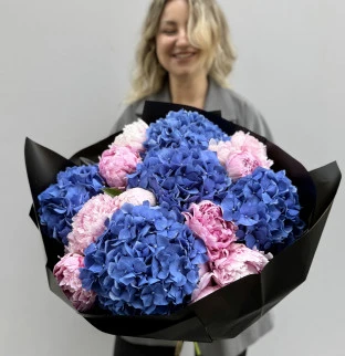 Duo bouquet "Peony and hydrengea"