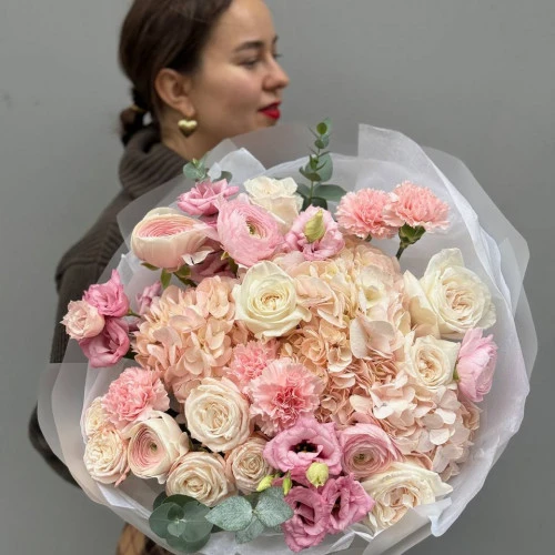 Autorská kytice “Rosy embrace” Autorská kytice “Rosy embrace”