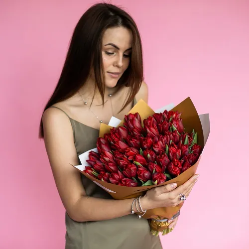 Kytice rudých tulipánů Kytice rudých tulipánů