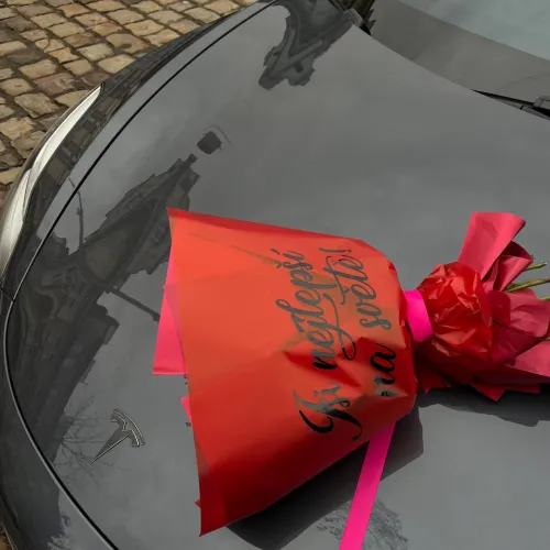 Kytice růží s eukalyptem a nápisem Kytice růží s eukalyptem a nápisem