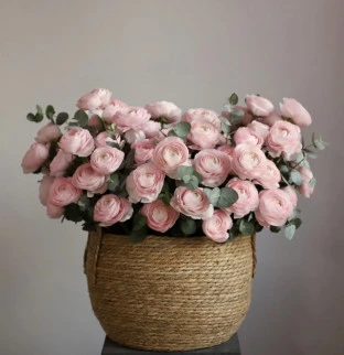 101 ranunculus v košíku 101 ranunculus v košíku