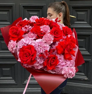 An elegant bouquet of pink hydrangeas and red roses