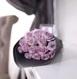 19 violet roses